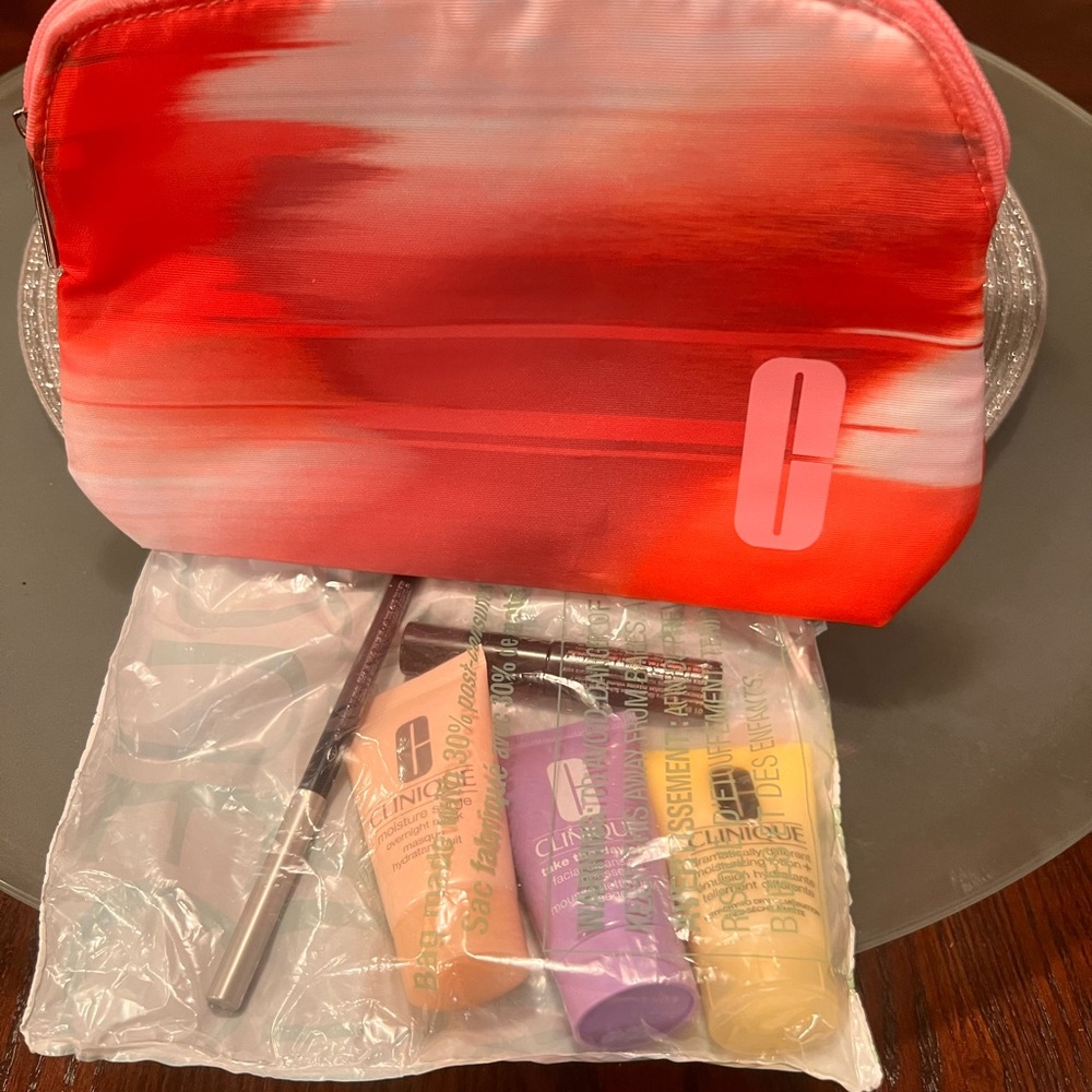 Clinique 6 Piece Cosmetic Set Tie Dye Sateen Zip Top Cosmetic Bag NWT